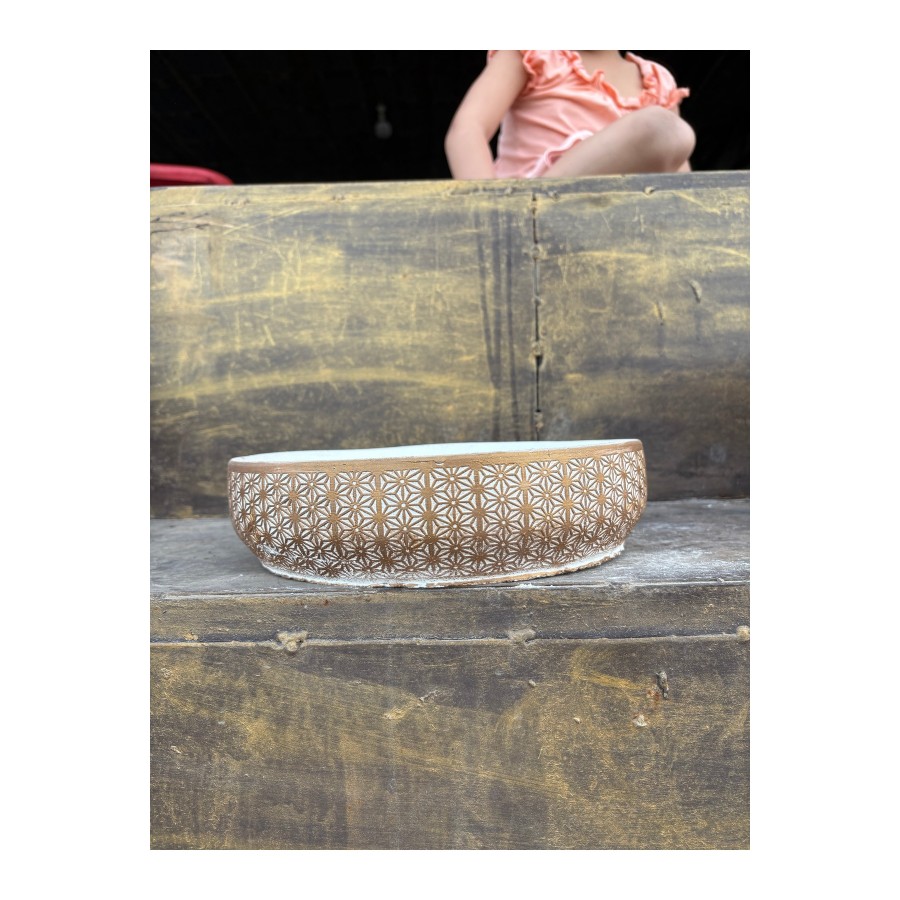 Yıldız Desenli Gold Geniş Taş Saksı 10 cm derinlik ve Hediye Çiçek