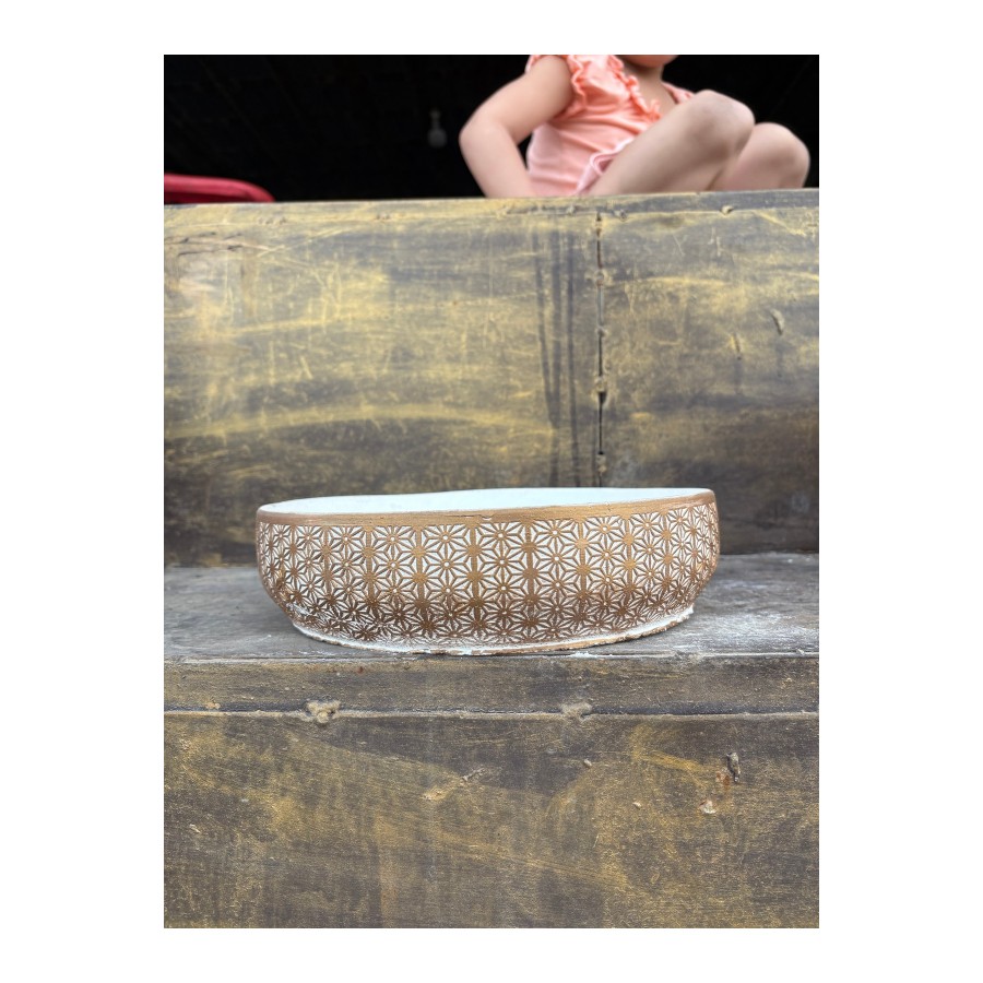 Yıldız Desenli Gold Geniş Taş Saksı 10 cm derinlik ve Hediye Çiçek