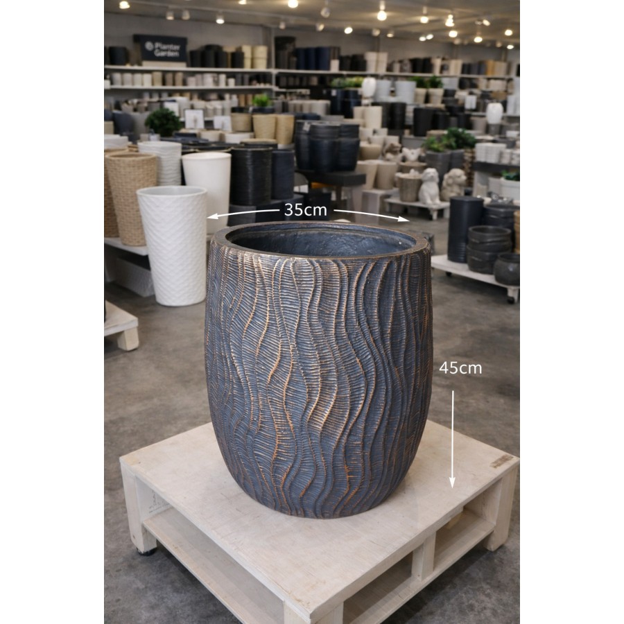 Fiberglas Dalgalı Büyük Saksı genişlik 37 cm yükseklik 47 cm Fiberglas Dalgalı Büyük Saksı genişlik 37 cm yükseklik 47 cm