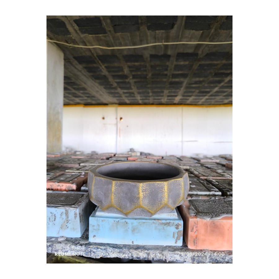 Geometrik dizayn Gold koyu gri beton saksı