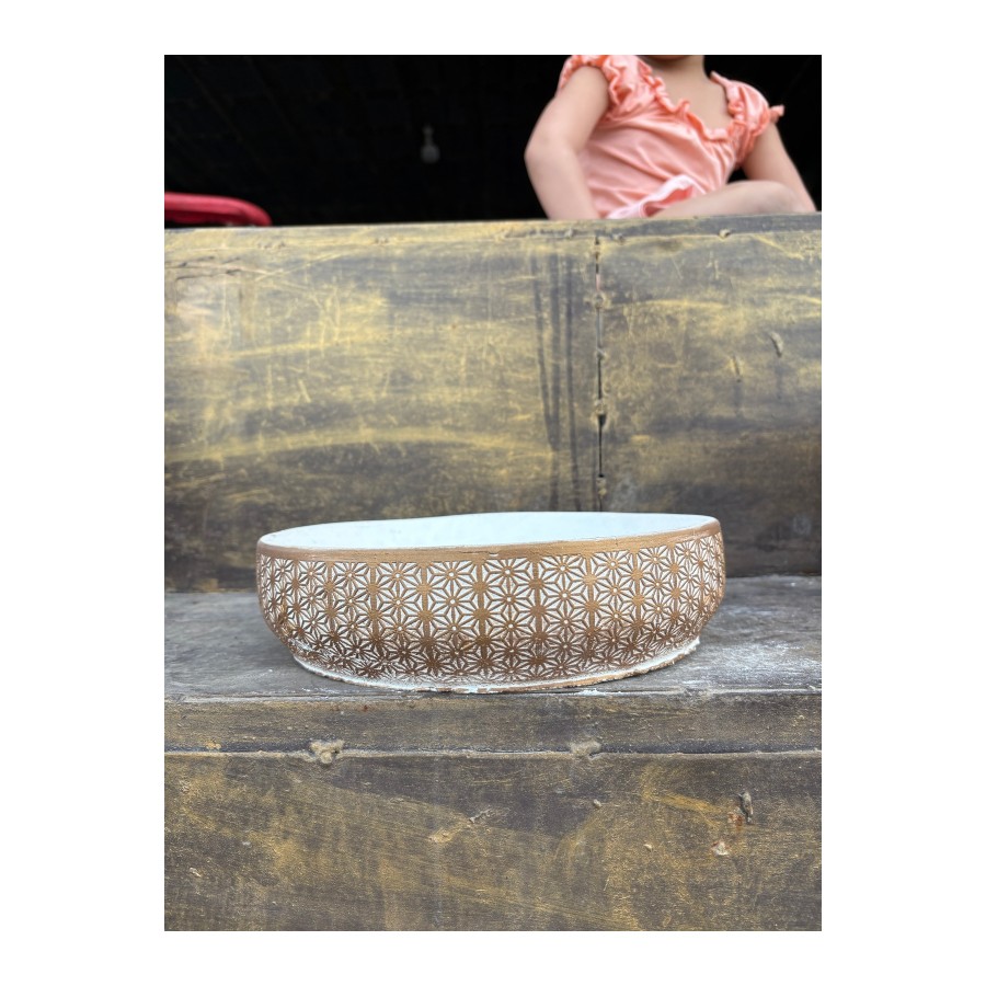 Yıldız Desenli Gold Geniş Taş Saksı 10 cm derinlik ve Hediye Çiçek